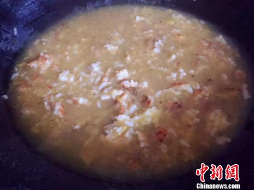 刚发好的?粥呈稀饭般模样 李晓春 摄 刚发好的?粥呈稀饭般模样 李晓春 摄