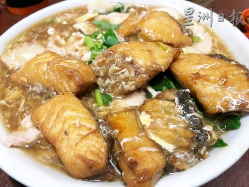 猪仔鱼肉炒大板。(马来西亚《星洲日报》) 猪仔鱼肉炒大板。(马来西亚《星洲日报》)