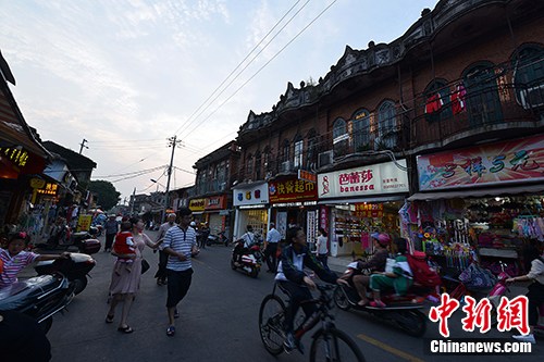 图为泉州中山路骑楼建筑。(资料图片)<a target='_blank' href='http://www.chinanews.com/'>中新社</a>记者 张斌 摄 图为泉州中山路骑楼建筑。(资料图片)<a target='_blank' href='http://www.chinanews.com/'>中新社</a>记者 张斌 摄