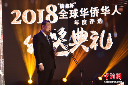 1月4日，由中国新闻社主办的“2018‘侨鑫杯’全球华侨华人年度评选”颁奖典礼在北京举行，“改革开放40周年特别致敬人物奖”在现场揭晓。图为正大集团资深董事长、中国侨商投资企业协会会长谢国民发表演讲。<a target='_blank' href='http://www.chinanews.com/' >中新网</a>记者 翟璐 摄