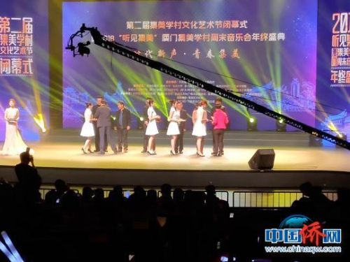 在闭幕式上，组委会对评选出的七个“优秀组织单位”院校和单位进行了颁奖。　杨伏山 摄