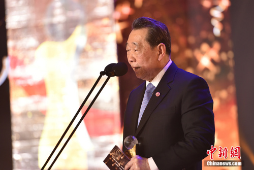 1月4日,由中国新闻社主办的“2018‘侨鑫杯’全球华侨华人年度评选”颁奖典礼在北京举行,“改革开放40周年特别致敬人物奖”在现场揭晓。图为正大集团资深董事长、中国侨商投资企业协会会长谢国民发表演讲。<a target='_blank' href='http://www.chinanews.com/' >中新网</a>记者 翟璐 摄 1月4日,由中国新闻社主办的“2018‘侨鑫杯’全球华侨华人年度评选”颁奖典礼在北京举行,“改革开放40周年特别致敬人物奖”在现场揭晓。图为正大集团资深董事长、中国侨商投资企业协会会长谢国民发表演讲。<a target='_blank' href='http://www.chinanews.com/' >中新网</a>记者 翟璐 摄