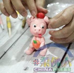 粘土”小猪”。(马来西亚《中国报》) 粘土”小猪”。(马来西亚《中国报》)