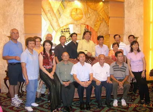 资料图:2007年,泛美中华会馆著名侨领黄金泉先生等7国侨领访问中山 来源:广东中山市侨联网站 资料图:2007年,泛美中华会馆著名侨领黄金泉先生等7国侨领访问中山 来源:广东中山市侨联网站