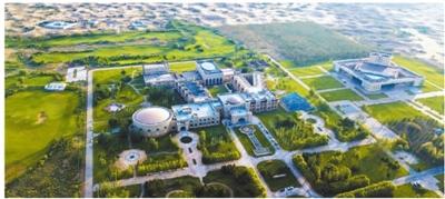 图为库布其沙漠中的七星湖沙漠生态旅游区。新华社记者 彭源摄 图为库布其沙漠中的七星湖沙漠生态旅游区。新华社记者 彭源摄