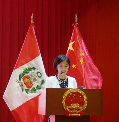 中国驻秘鲁大使馆临时代办李昀致辞。（秘鲁《公言报》/孟可心 供图）