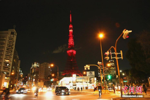 2月4日晚，日本著名地标性建筑东京塔首次点亮“中国红”。<a target='_blank' href='http://www.chinanews.com/'>中新社</a>记者 吕少威 摄