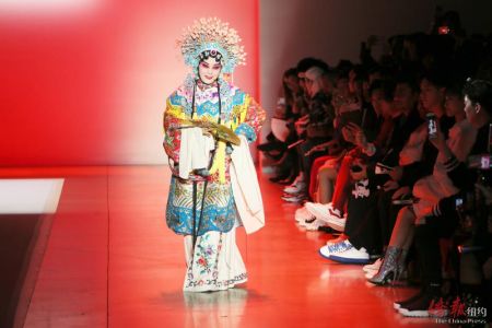 图为京剧片段惊艳观众。(美国《侨报》 管黎明摄) 图为京剧片段惊艳观众。(美国《侨报》 管黎明摄)