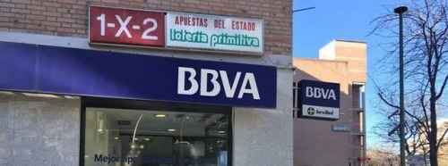 位于马德里Usera区的一家BBVA银行营业厅。(图片来源:西班牙《日报》) 位于马德里Usera区的一家BBVA银行营业厅。(图片来源:西班牙《日报》)