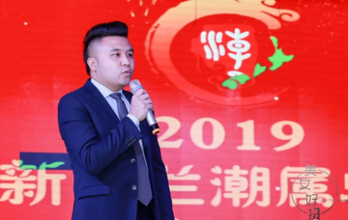 会长郑时佳先生致辞。 会长郑时佳先生致辞。