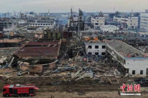 3月22日,江苏盐城响水县陈家港镇江苏天嘉宜化工有限公司爆炸核心周边一企业一片狼藉。<a target='_blank' href='http://www.chinanews.com/'>中新社</a>记者 泱波 摄 3月22日,江苏盐城响水县陈家港镇江苏天嘉宜化工有限公司爆炸核心周边一企业一片狼藉。<a target='_blank' href='http://www.chinanews.com/'>中新社</a>记者 泱波 摄
