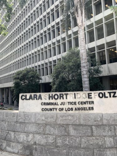 洛杉矶华埠合胜堂双尸命案，9日在洛杉矶刑事法院进入陪审团闭门研议阶段，最后陪审团裁定被告全部控罪都成立。(美国《世界日报》/高梓源 摄)
