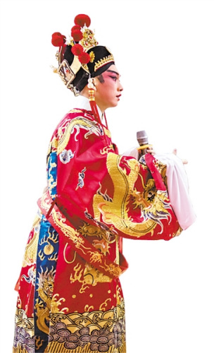 表演中的广东粤剧院大师们。广州日报全媒体记者陈忧子摄 表演中的广东粤剧院大师们。广州日报全媒体记者陈忧子摄
