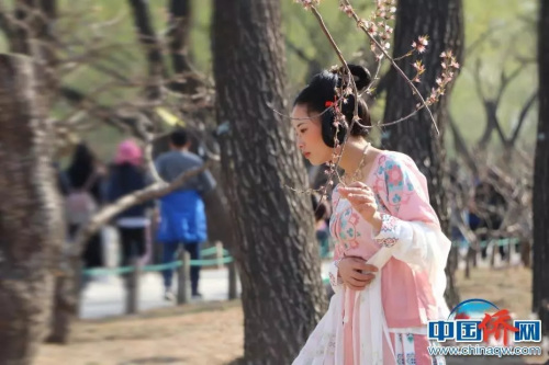 汉服爱好者。 韩辉 摄 汉服爱好者。 韩辉 摄