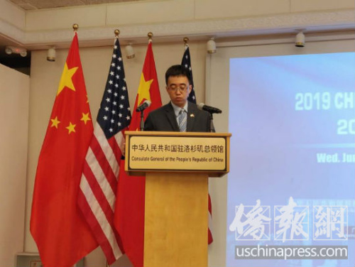 中国驻洛杉矶总领馆新闻组组长高飞。侨报记者李青蔚摄 中国驻洛杉矶总领馆新闻组组长高飞。侨报记者李青蔚摄