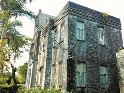 中西风格合璧的建筑成为写生好素材。(图片来源:广州日报全媒体记者严建广) 中西风格合璧的建筑成为写生好素材。(图片来源:广州日报全媒体记者严建广)