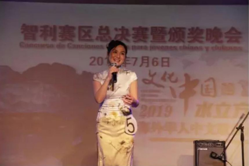 成人组第一名王悦，演唱《梅兰芳》