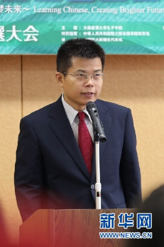 图为中国驻大阪总领馆教育处主任吴劲松在第12届“汉语桥”世界中学生中文比赛西日本地区预选赛上致辞。杜潇逸 摄 图为中国驻大阪总领馆教育处主任吴劲松在第12届“汉语桥”世界中学生中文比赛西日本地区预选赛上致辞。杜潇逸 摄