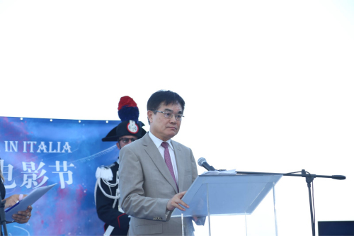 第四届意大利中国电影节主席张晓贝致辞。(《欧洲时报》/张锐 摄) 第四届意大利中国电影节主席张晓贝致辞。(《欧洲时报》/张锐 摄)