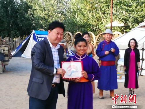 图为凯瑟琳获得特别奖现场。 李爱平 摄 图为凯瑟琳获得特别奖现场。 李爱平 摄