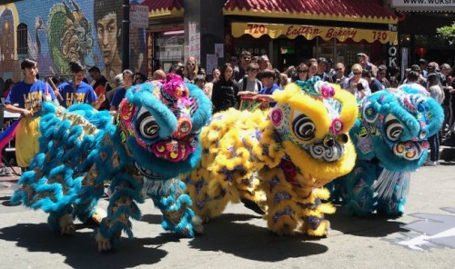 柔功门的醒狮队已成为旧金山华埠各项喜庆活动必见的成员，深受欢迎。(美国《世界日报》／李秀兰 摄)