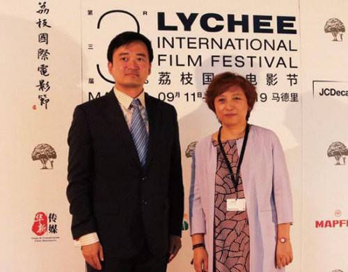 中国驻西使馆参赞刘雯秋(右)和朱健合影。(《欧洲时报》/刘玉婷 摄) 中国驻西使馆参赞刘雯秋(右)和朱健合影。(《欧洲时报》/刘玉婷 摄)