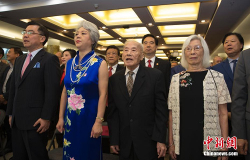 图为前飞虎队成员陈锦棠(左三)出席招待会。<a target='_blank' href='http://www.chinanews.com/'>中新社</a>记者 廖攀 摄 图为前飞虎队成员陈锦棠(左三)出席招待会。<a target='_blank' href='http://www.chinanews.com/'>中新社</a>记者 廖攀 摄