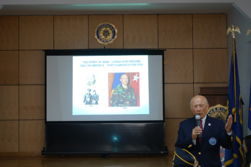 陈绍章讲述祖辈历史。(美国《世界日报》/金春香 摄) 陈绍章讲述祖辈历史。(美国《世界日报》/金春香 摄)