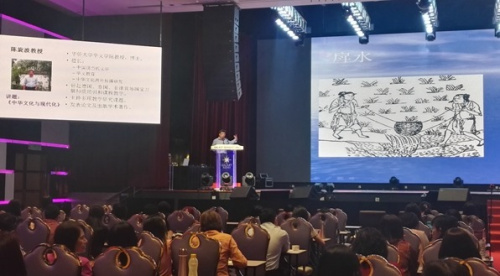 巡讲团为当地华文教师授课(李莎 摄) 巡讲团为当地华文教师授课(李莎 摄)