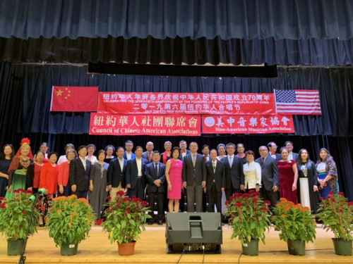 图为纽约华人社团联席会与美中音乐家协会纽约第六届华人合唱节。(美国《世界日报》记者 牟兰/摄影) 图为纽约华人社团联席会与美中音乐家协会纽约第六届华人合唱节。(美国《世界日报》记者 牟兰/摄影)