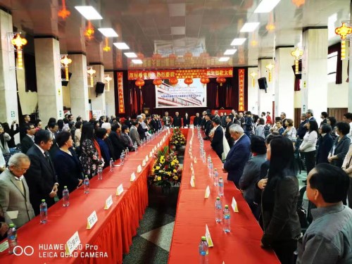 图三,座谈会现场 图三,座谈会现场
