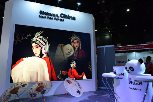 图为四川旅游展台 (阿根廷华人网 柳军/摄) 图为四川旅游展台 (阿根廷华人网 柳军/摄)