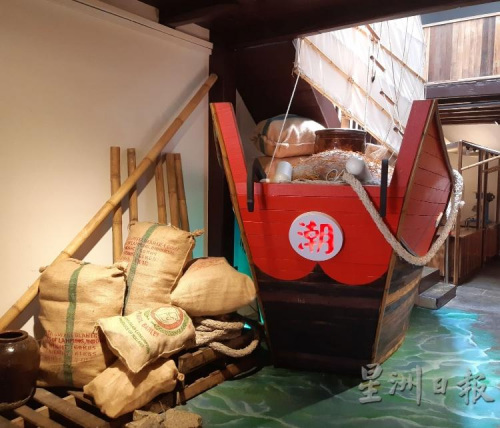 华人先辈当年搭乘“红头船”,来到南洋落地生根。(马来西亚《星洲日报》/陈文强 摄) 华人先辈当年搭乘“红头船”,来到南洋落地生根。(马来西亚《星洲日报》/陈文强 摄)