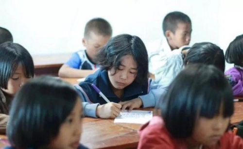泰北华校的学生在学习。(马来西亚《中国报》/覃福荣 摄) 泰北华校的学生在学习。(马来西亚《中国报》/覃福荣 摄)