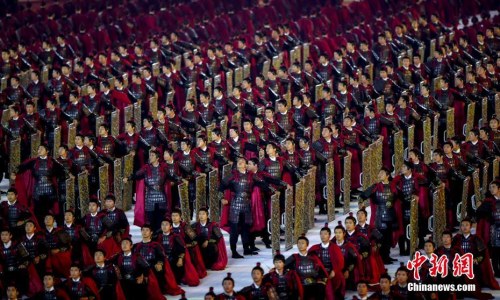 10月18日,第七届世界军人运动会开幕式在武汉体育中心举行。图为演员在开幕式上表演。<a target='_blank' href='http://www.chinanews.com/'>中新社</a>记者 张畅 摄 10月18日,第七届世界军人运动会开幕式在武汉体育中心举行。图为演员在开幕式上表演。<a target='_blank' href='http://www.chinanews.com/'>中新社</a>记者 张畅 摄