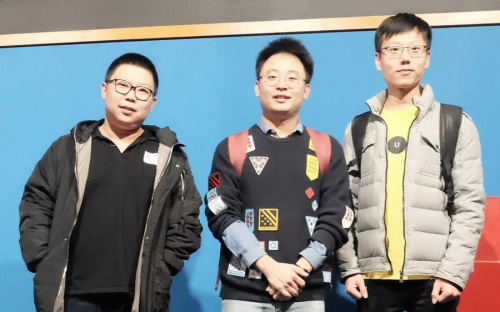 图为旅西留学生王子晨、王玉和格尔乐图接受《欧洲时报》采访。(《欧洲时报》 林碧燕/摄) 图为旅西留学生王子晨、王玉和格尔乐图接受《欧洲时报》采访。(《欧洲时报》 林碧燕/摄)