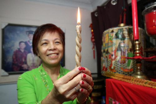 这可是“古董级”的连体蜡烛,造型优美,象征夫妻同心、恩爱到白头。 这可是“古董级”的连体蜡烛,造型优美,象征夫妻同心、恩爱到白头。