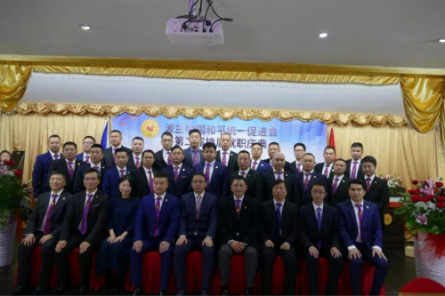 出席活动的嘉宾合影。(《欧洲时报》/杜国勇 摄) 出席活动的嘉宾合影。(《欧洲时报》/杜国勇 摄)