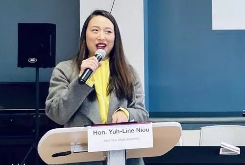 美国纽约州众议会华裔议员牛毓琳分享自身心得,鼓励有意从政的华人。(美国《世界日报》/郑怡嫣 摄) 美国纽约州众议会华裔议员牛毓琳分享自身心得,鼓励有意从政的华人。(美国《世界日报》/郑怡嫣 摄)