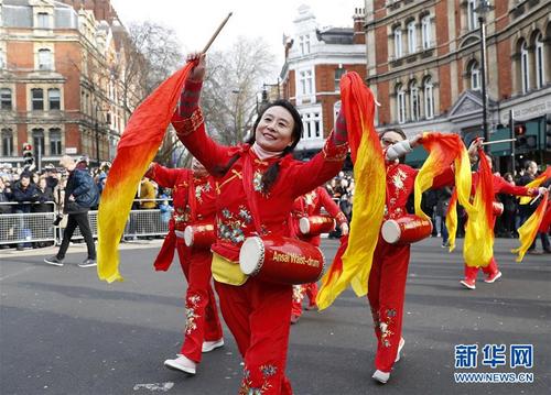 伦敦举行新春巡游庆祝中国农历新年