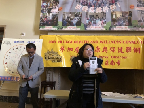 市第二区议员励琪华埠联络员Linna Lin(右)说,华埠Madison公园附近,在13日一天发生四起针对华裔老人的抢劫。(记者刘先进 /摄影) 市第二区议员励琪华埠联络员Linna Lin(右)说,华埠Madison公园附近,在13日一天发生四起针对华裔老人的抢劫。(记者刘先进 /摄影)
