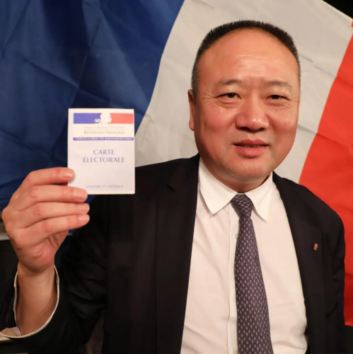 法国华人经贸协会常务副会长胡海峰在13区投票。(《欧洲时报》孔帆 摄)