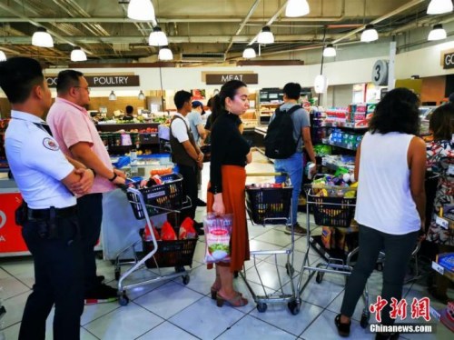 　3月9日，马尼拉CBD马卡蒂著名的绿带商场生活超市，大米、罐头、鸡蛋、速食面以及纸巾等生活物资被民众大量采购。<a target='_blank' href='http://www.chinanews.com/'>中新社</a>记者 关向东 摄