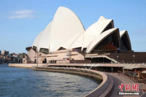 当地时间4月1日，悉尼歌剧院的酒吧已关闭，街头难觅游人踪影。<a target='_blank' href='http://www.chinanews.com/'>中新社</a>记者 陶社兰 摄