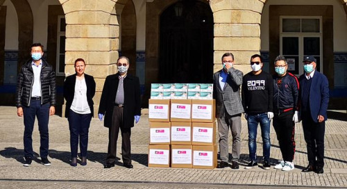 葡萄牙华侨华人总会抗疫情献爱心 万个口罩送“第二故乡”市政府、医院。