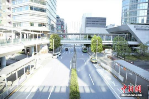 当地时间4月4日,东京一交通枢纽附近车辆稀少。<a target='_blank' href='http://www.chinanews.com/'>中新社</a>记者 吕少威 摄 当地时间4月4日,东京一交通枢纽附近车辆稀少。<a target='_blank' href='http://www.chinanews.com/'>中新社</a>记者 吕少威 摄