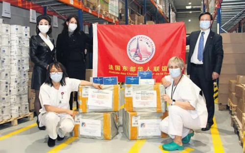 法国东部华人向孔泰省北部医院捐赠口罩。