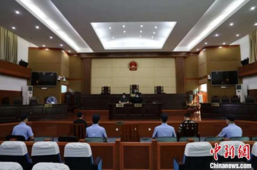 连江法院近日公开开庭审理全省首起疫情期间偷越国境犯罪案件。福建高院供图