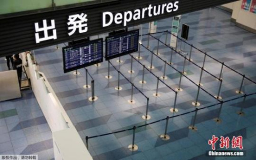 资料图：当地时间4月29日，日本东京羽田机场候机大厅几乎空无一人。