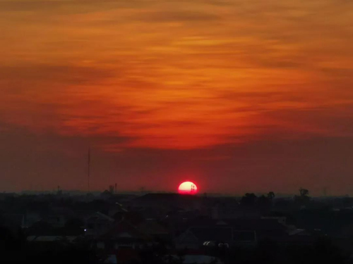 　　柬埔寨的日落。受访者供图